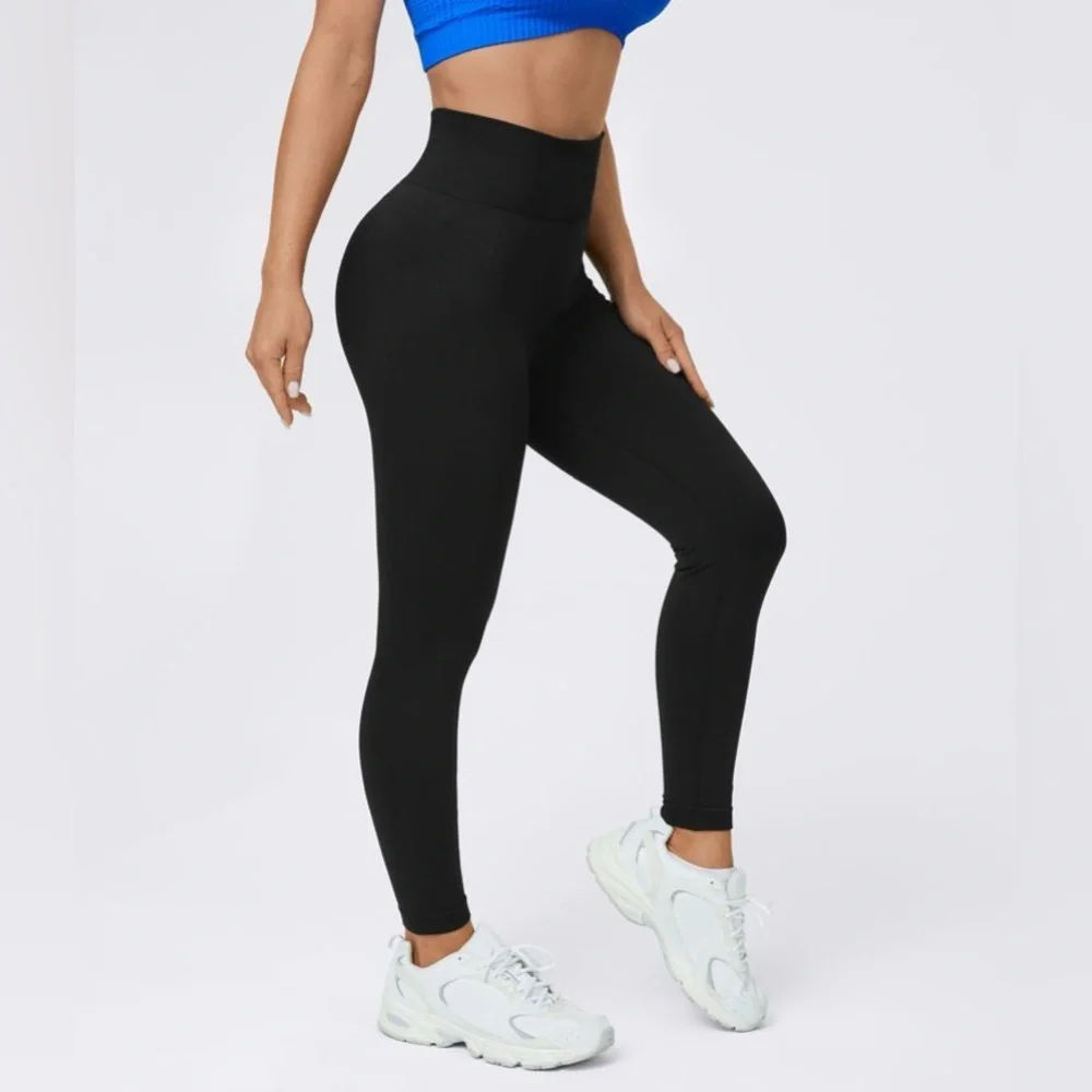 NEW Halara Seamless Flow High Waisted Plain Butt Lifting Leggings in Black - Picture 10 of 15